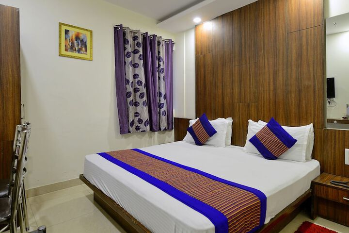 Room 6 of 32