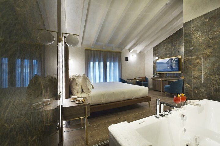 Room 41 of 112
