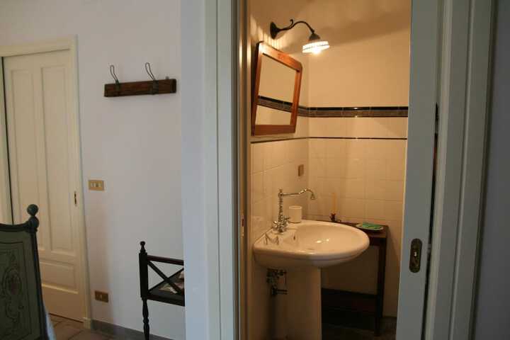 Room 20 of 34