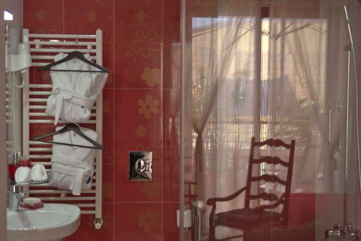 Room 12 of 40