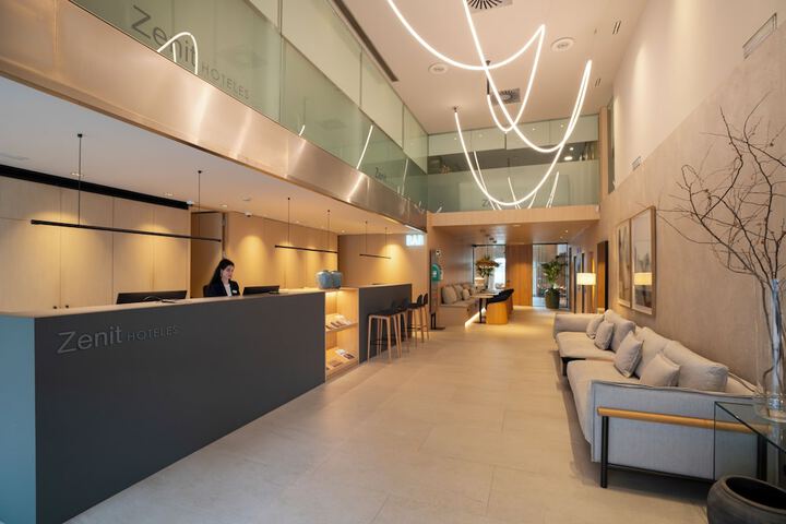 Entrance & Lobby