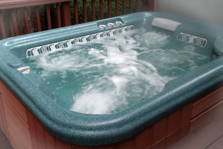 Jetted tub
