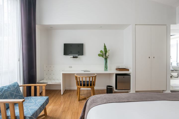 Room 53 of 181