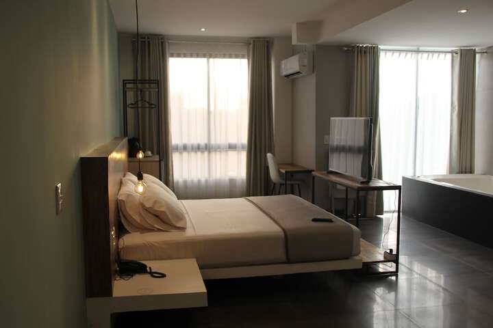 Room 102 of 118