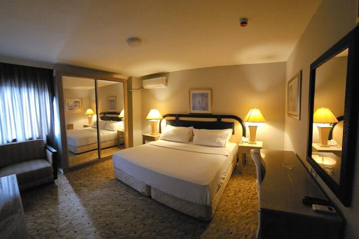 Room 18 of 116