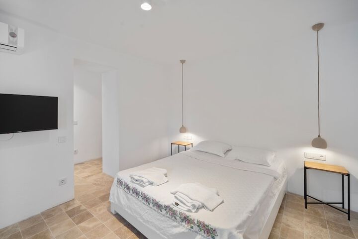 Room 6 of 31