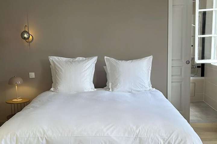Room 6 of 19
