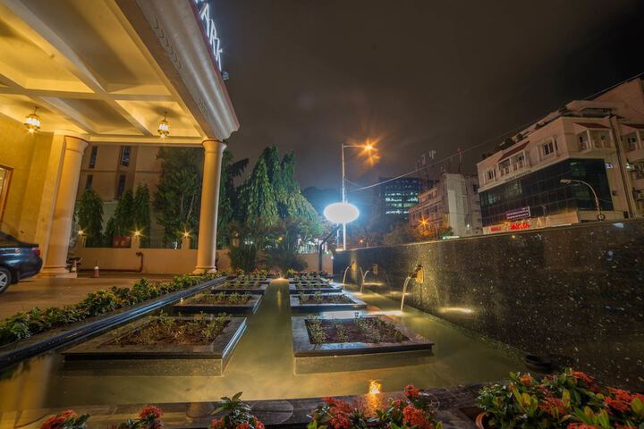 Hotel Exterior 50 of 51