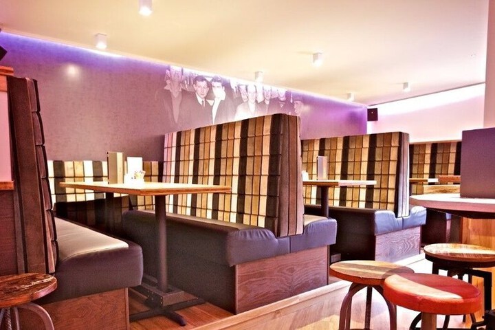 Lounge 17 of 22