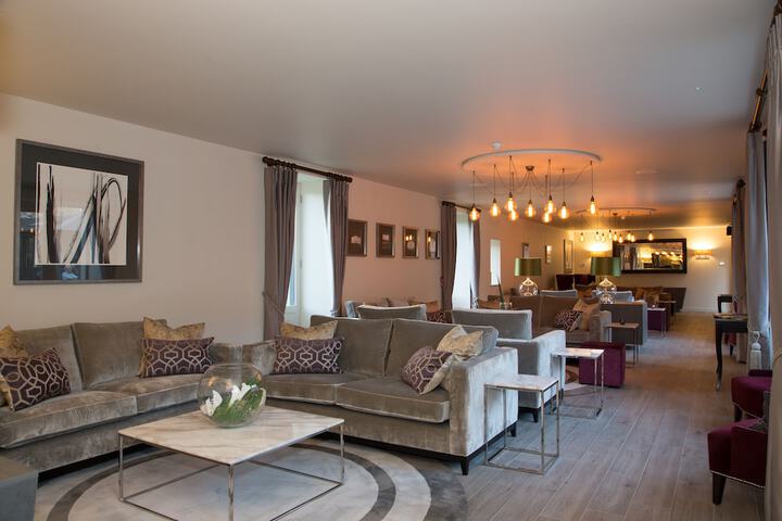 Lounge 61 of 82
