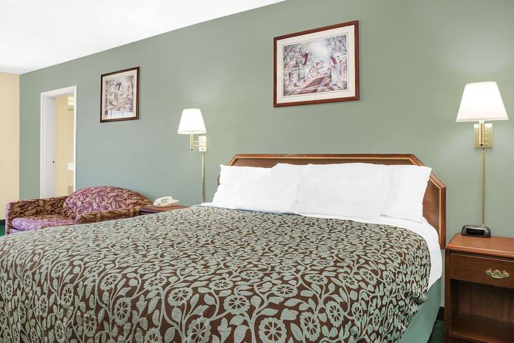 1 King Bed Accessible (9 of 12)
