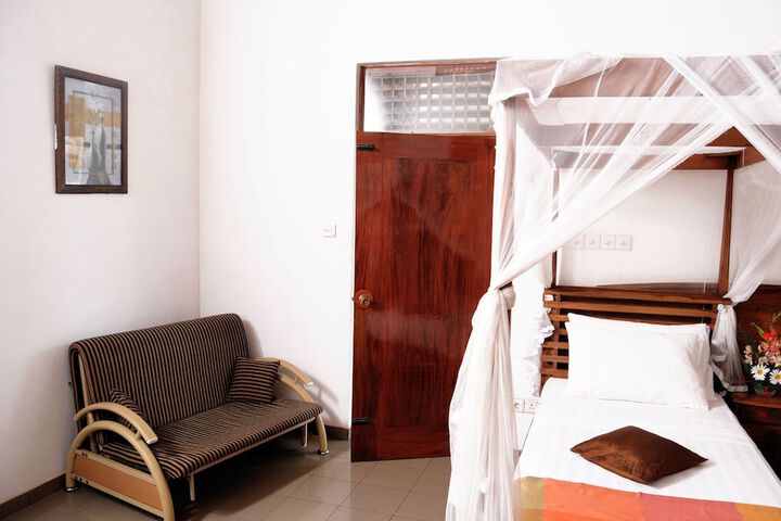 Room 8 of 91