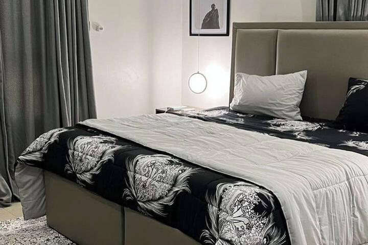 Room 10 of 32