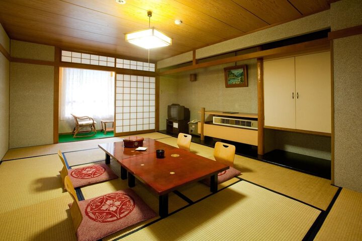 Room 12 of 48