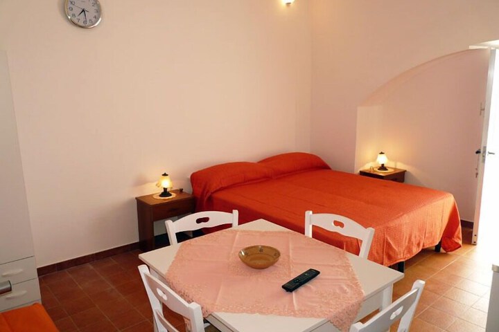 Room 4 of 35