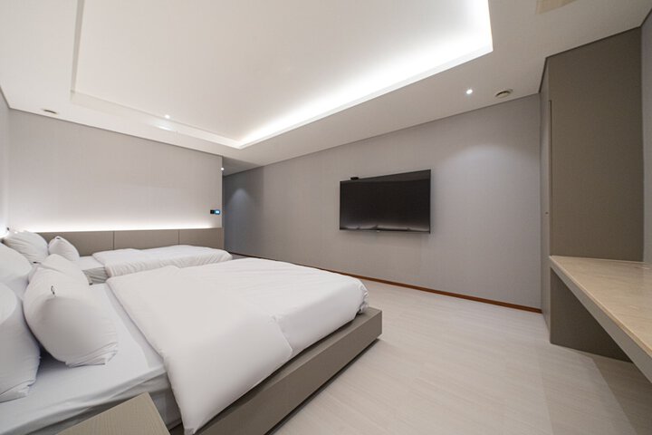 Room 45 of 104