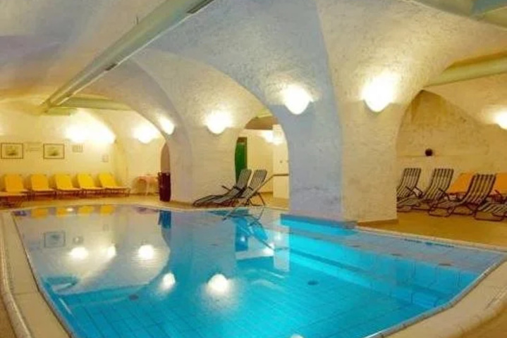 Pool 8 of 10