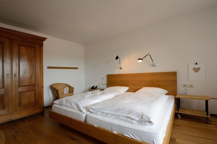 Room 15 of 395