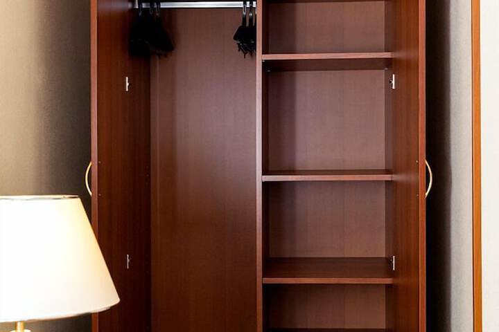 Room 18 of 115