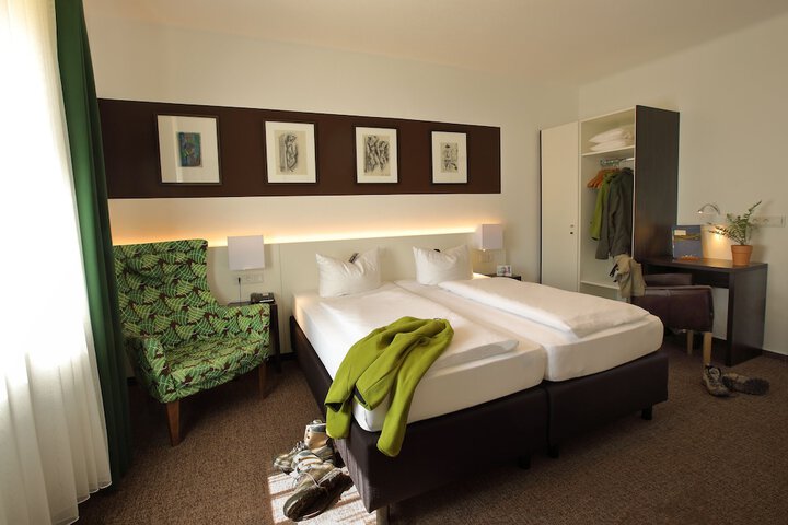Room 4 of 52