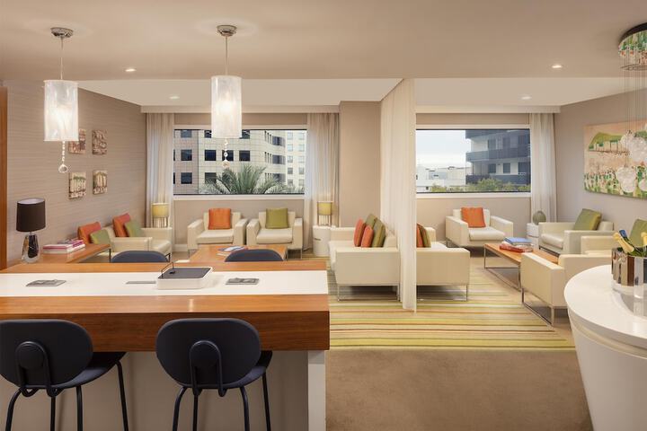 Lounge 110 of 119