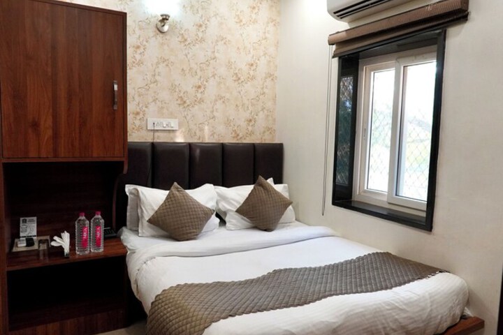 Room 17 of 37
