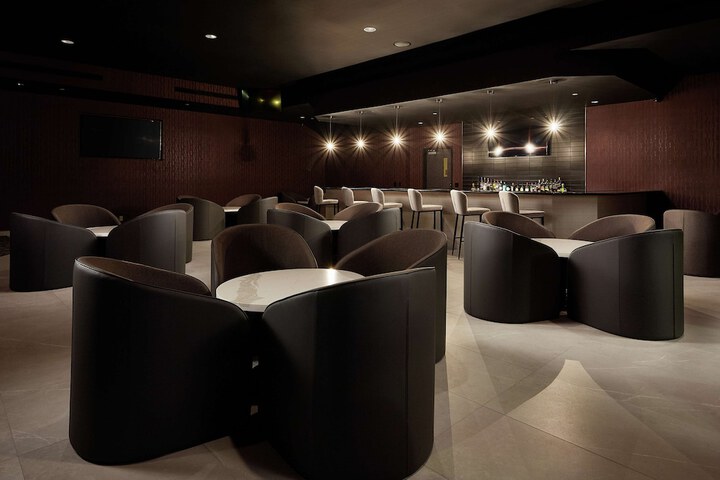 Lounge 56 of 68