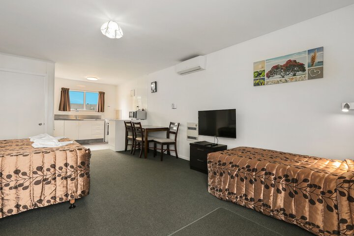 Room 10 of 38