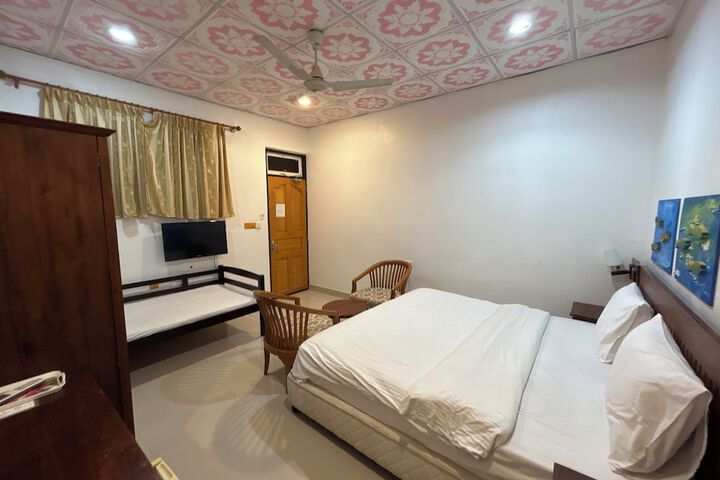 Room 3 of 7