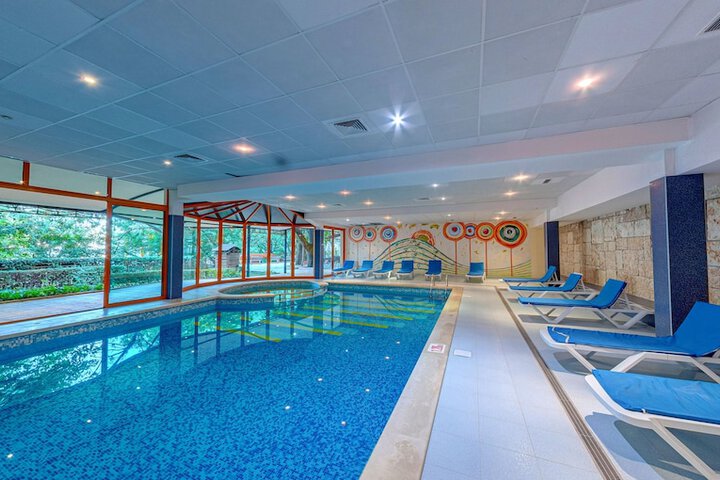 Pool 16 of 33