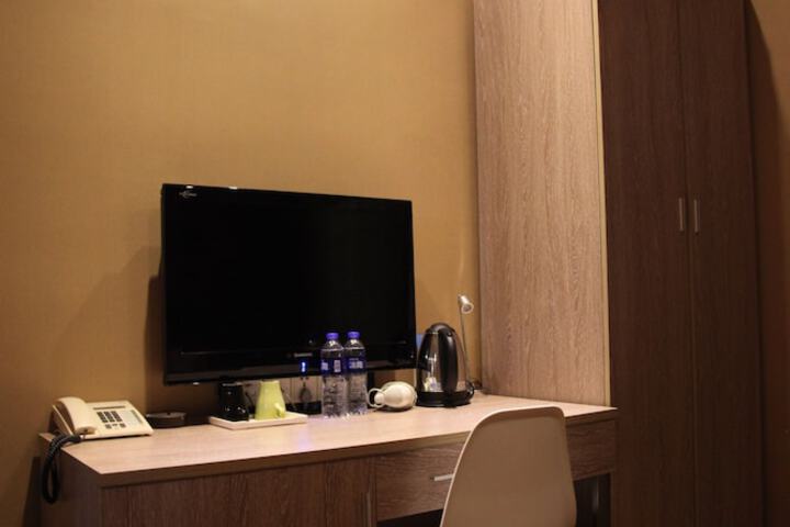 Room 64 of 90