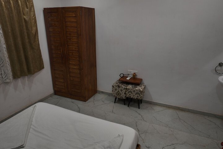 Room 2 of 17