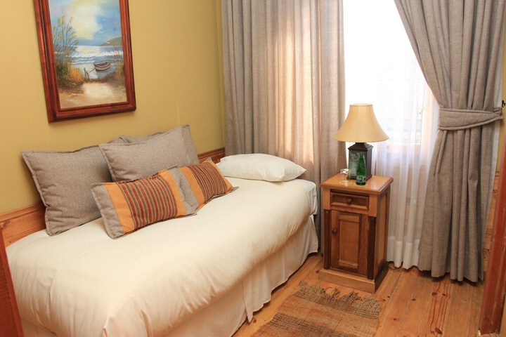 Room 15 of 32