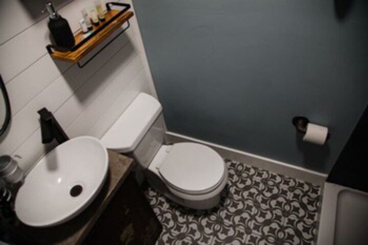 Room 15 of 204
