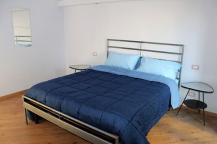 Room 9 of 18
