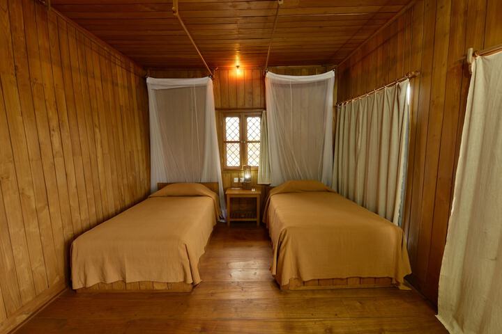 Room 12 of 34