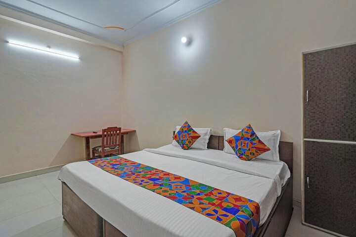 Room 9 of 26