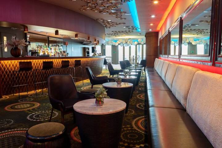 Lounge 118 of 156