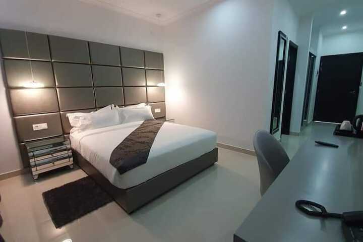 Room 3 of 20