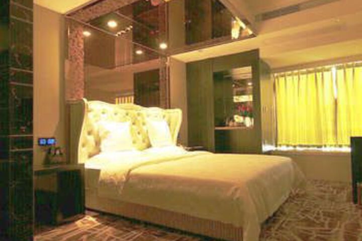 Room 3 of 8
