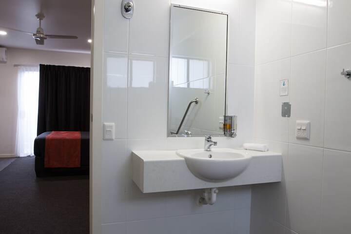 Room 35 of 46