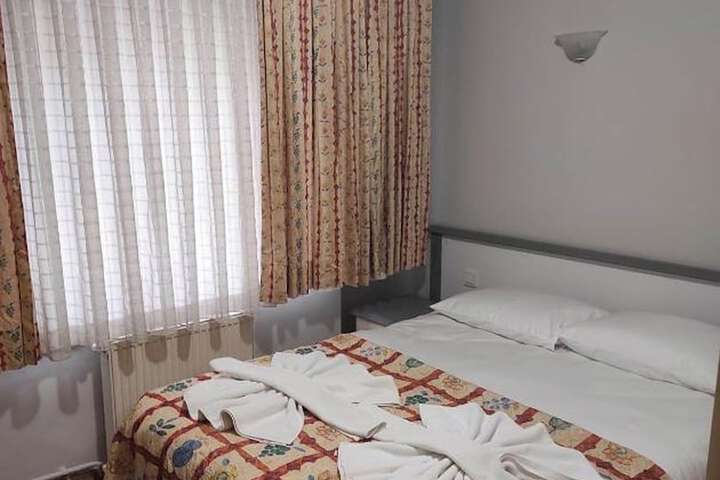 Room 10 of 19