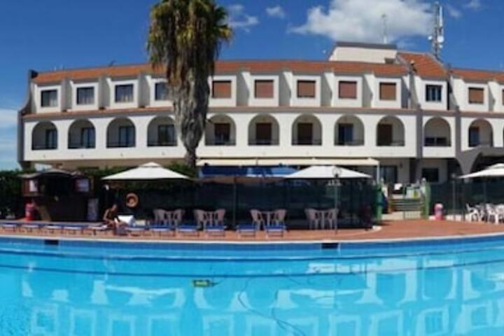 Pools & Facilities