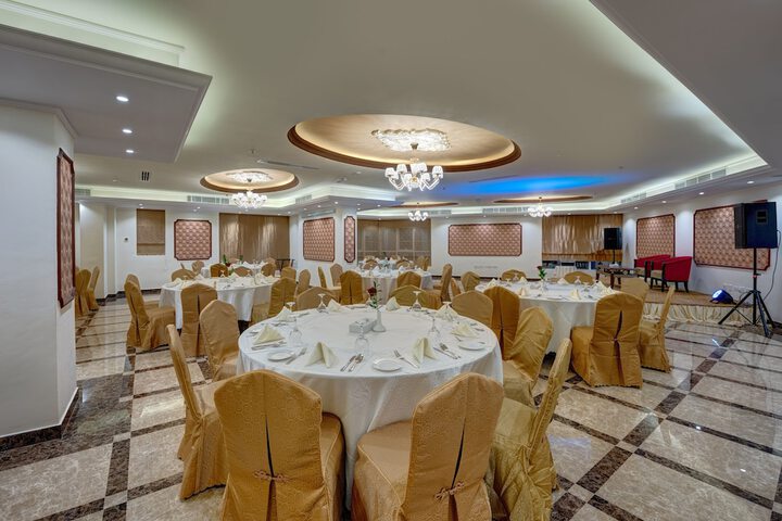 Ballroom/Hall 64 of 77