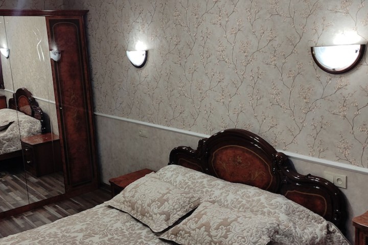 Room 13 of 32