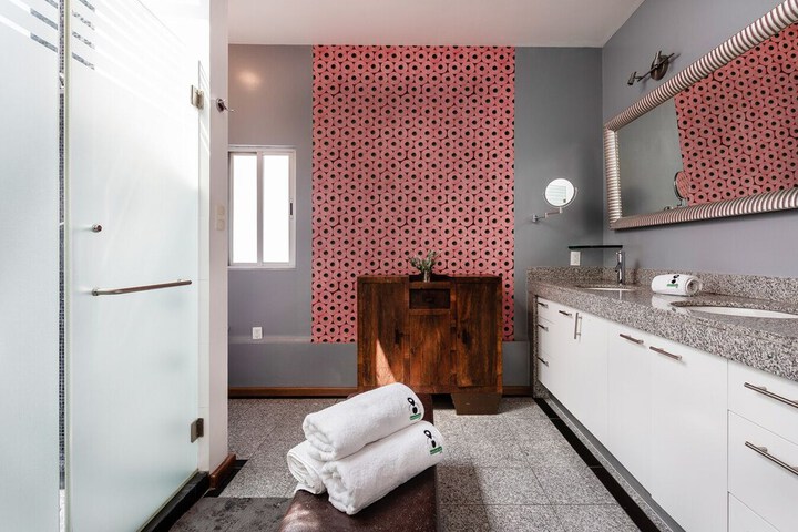 Room 16 of 24