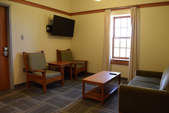 Room 6 of 12