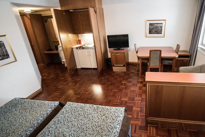 Room 9 of 51