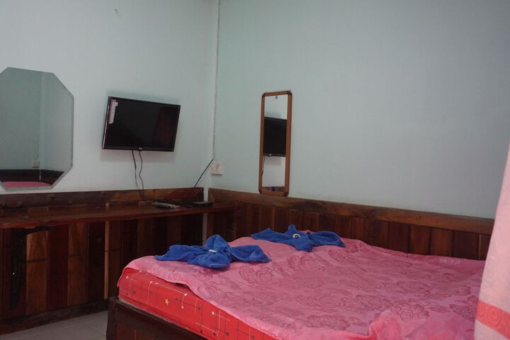 Room 11 of 38