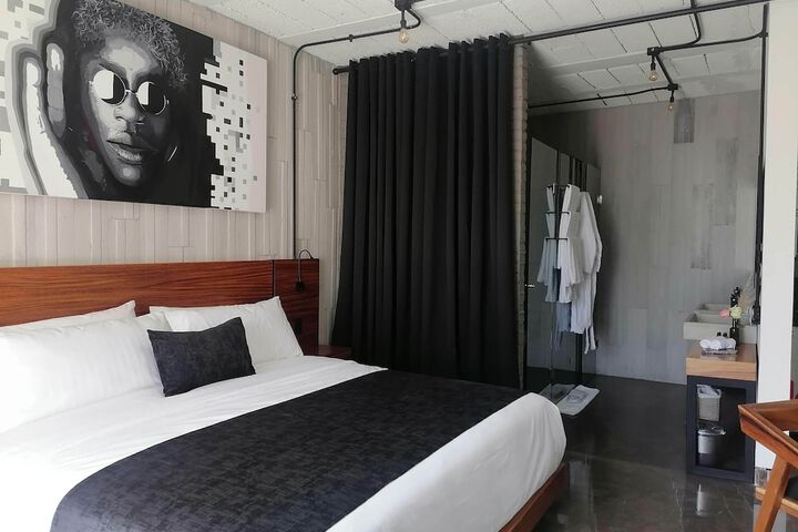 Room 7 of 51